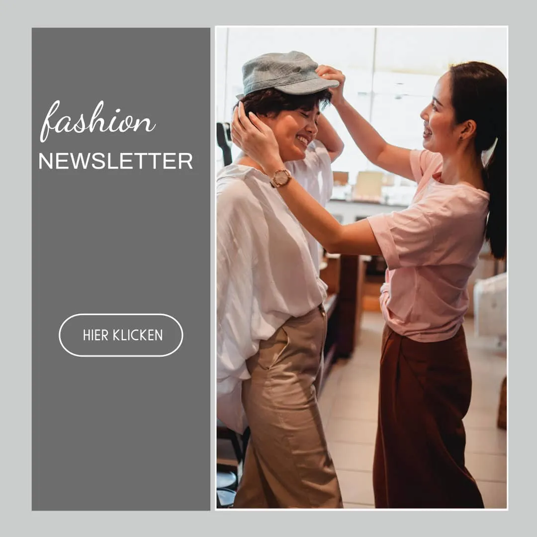 Frauen probieren Modeaccessoires an